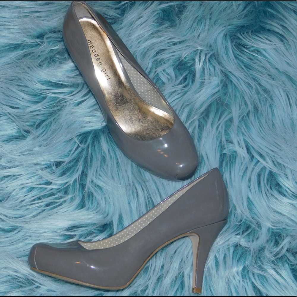Grey patent pumps